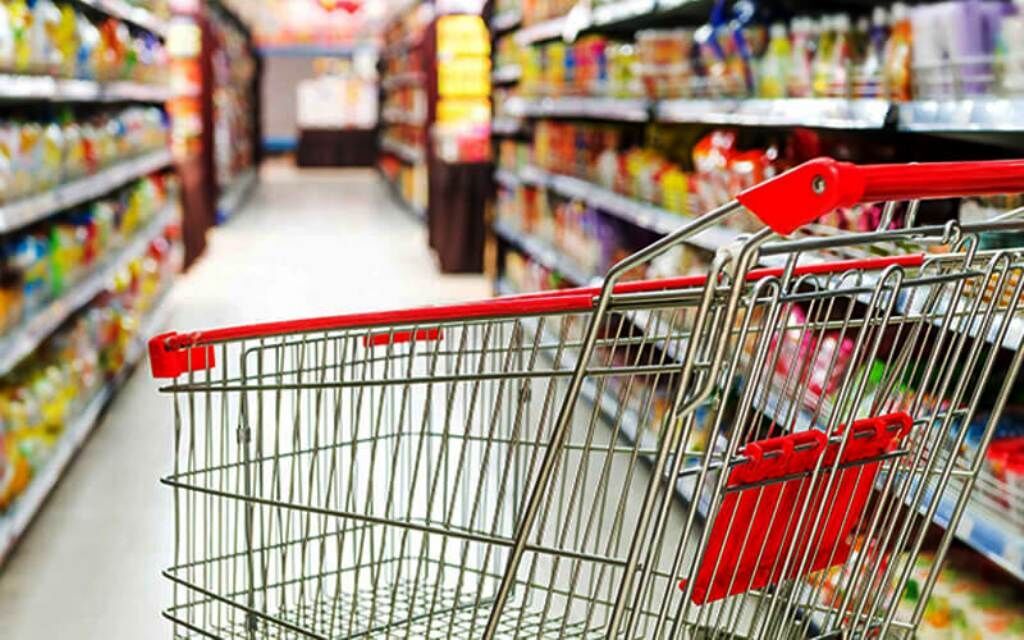مقایسه تورم سبد معیشت در ۳ دولت/ دولت رئیسی بیشترین افزایش قیمت خوراکی را تجربه کرد+ فیلم