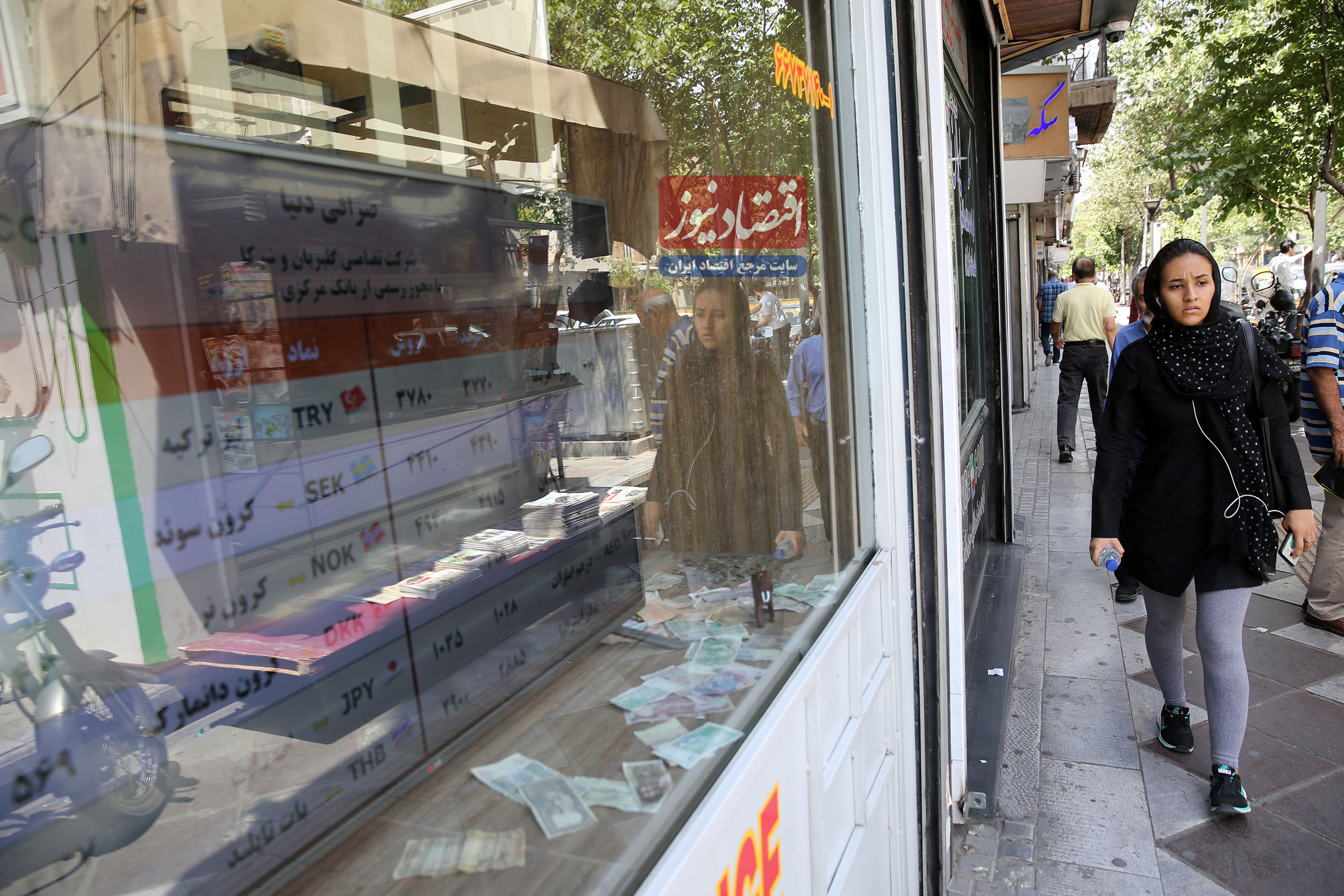 شبیخون دلار از هرات به تهران