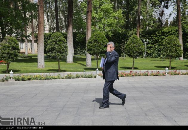 هیات دولت در میان خبرنگاران