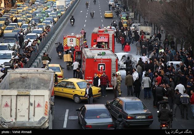 آتش سوزی خودرو در میدان هفتم تیر