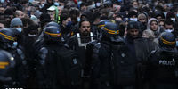 تظاهرات پلیس فرانسه در پی عقبگرد ماکرون از لایحه جنجالی
