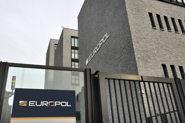 در فهرست جدید مجرم‌های خطرناک تحت تعقیبِ یوروپل  نام چند زن قرار دارد؟
