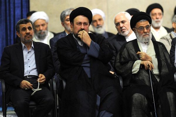نگاه معنی دار ظریف به احمدی نژاد در مراسم تنفیذ