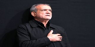 توئیت مهم پزشکیان در پی حضور رهبر انقلاب در مراسم عزاداری شب عاشورا