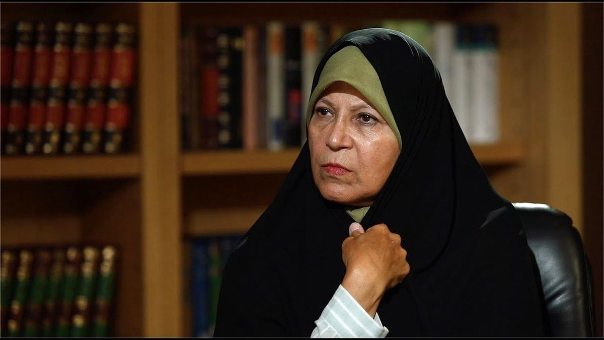 فائزه هاشمی: قانونِ حجاب مقبولیتش را از دست داده/ اگر جای مسئولان بودم قانون حجاب را لغو می‌کردم