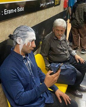 ماجرای حضور افراد عجیب در مترو تهران+ عکس
