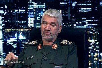 مقام ارشد سپاه پاسداران: تنها راه مقابله با فتنههای داخلی و خارجی اطاعتپذیری از رهبری است