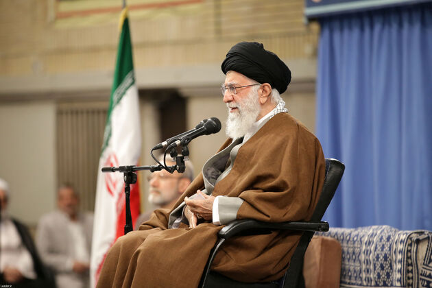 تصاویر دیدار مسئولان نظام، مهمانان کنفرانس وحدت و سفرای کشورهای اسلامی با رهبری