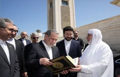 بازدید عراقچی از مسجد جامع شهر الجزیره