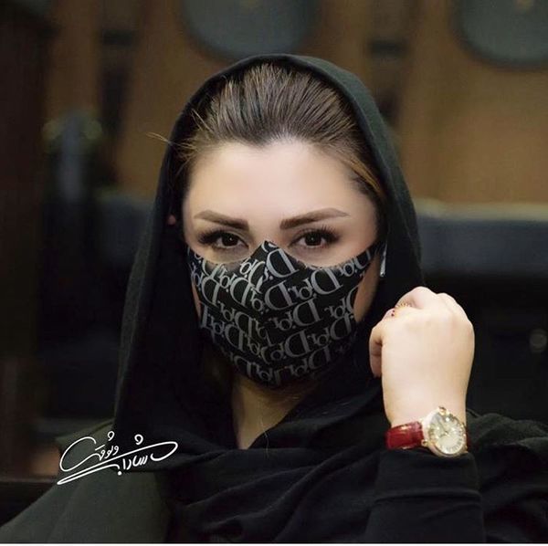 ماسک متفاوت نیوشا ضیغمی در یک مراسم + عکس

