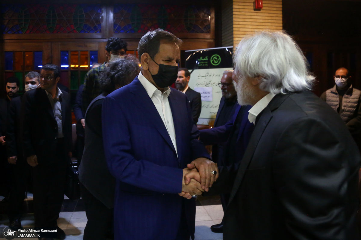 حرف های درگوشی اسحاق جهانگیری و سید حسن خمینی در یک مراسم+ عکس