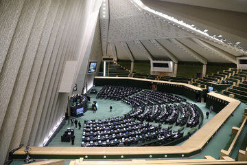 بررسی فشرده لایحه دوفوریتی بودجه در دستور کار مجلس / احتمال سه‌شیفته شدن صحن علنی وجود دارد؟