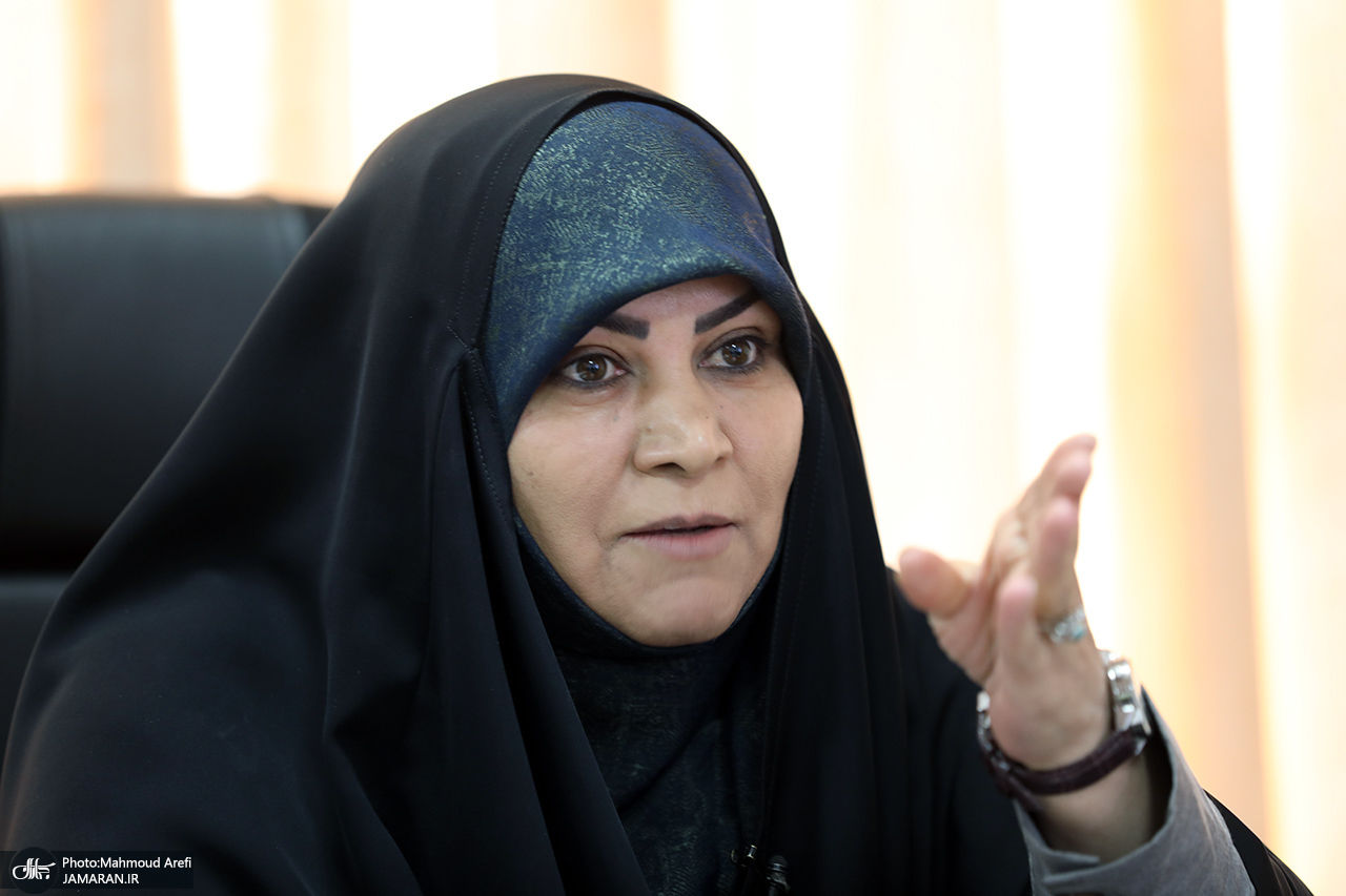 حمله سکینه پاد به میثم نیلی؛ برادر داماد یک مسئول مگر جایگاه حقوقی است؟/ این ظلم به شهید رئیسی است + فیلم