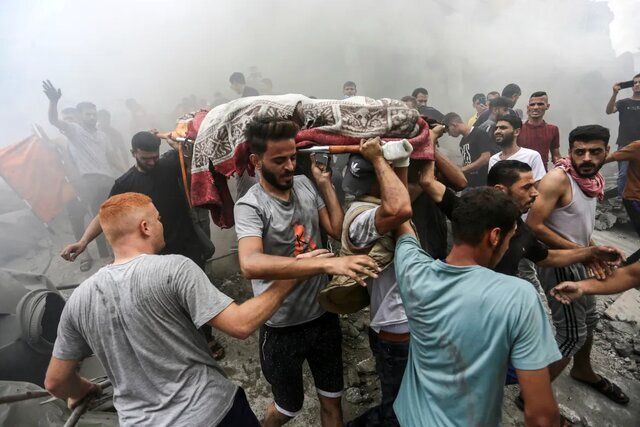 ساکنان نوار غزه در معرض نسل‌کشی/ کشته شدن بیش از 10 امدادگر در غزه