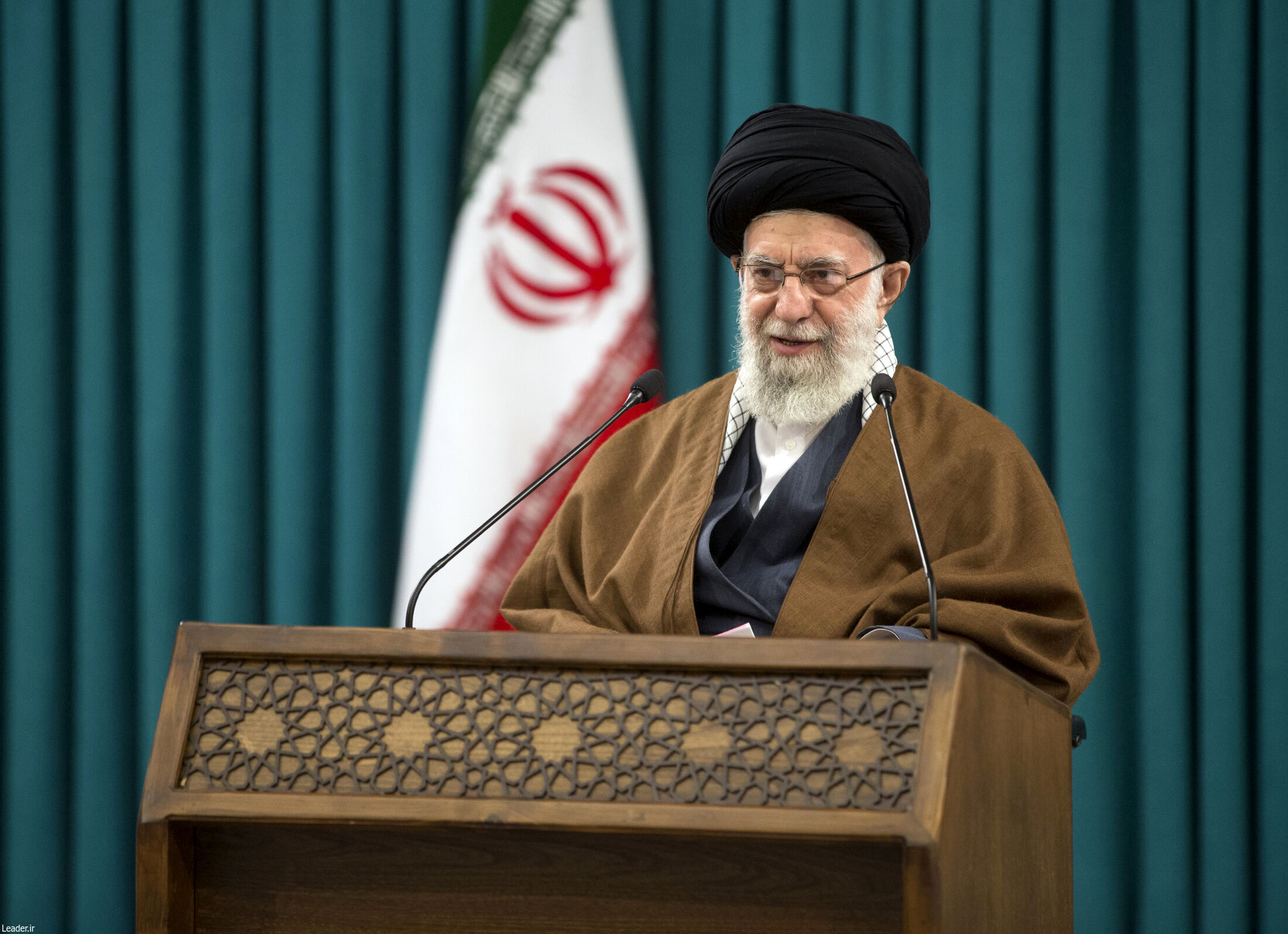 پاسخ رهبر انقلاب به ۱۰ پرسش کلیدی درباره برجام/ ایران باید چه سیاستی را در مذاکرات پیش بگیرد؟