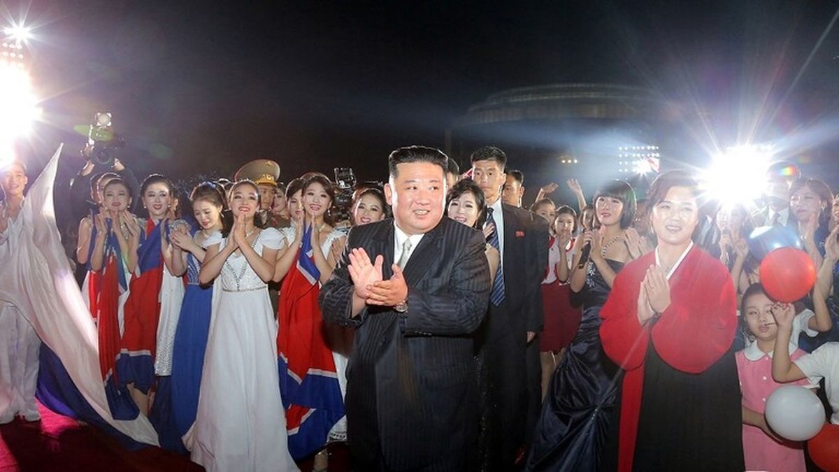 زن مرموز پشت سر رهبر کره شمالی کیست؟ +عکس