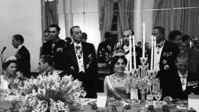 ماجرای سفر ملکه الیزابت دوم به ایران/ تعجب ملکه از تلویزیون کارگران!+تصاویر
