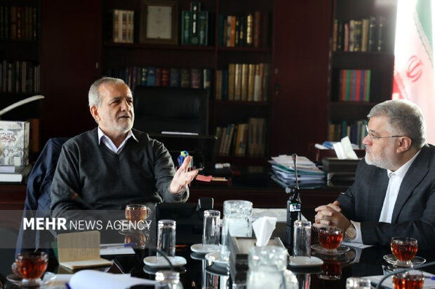 پزشکیان به استانداری تهران رفت / علت چه بود؟