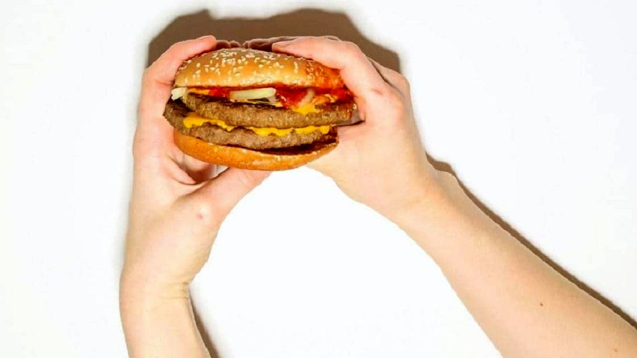 پیدا شدن انگشت در ساندویچ همبرگر