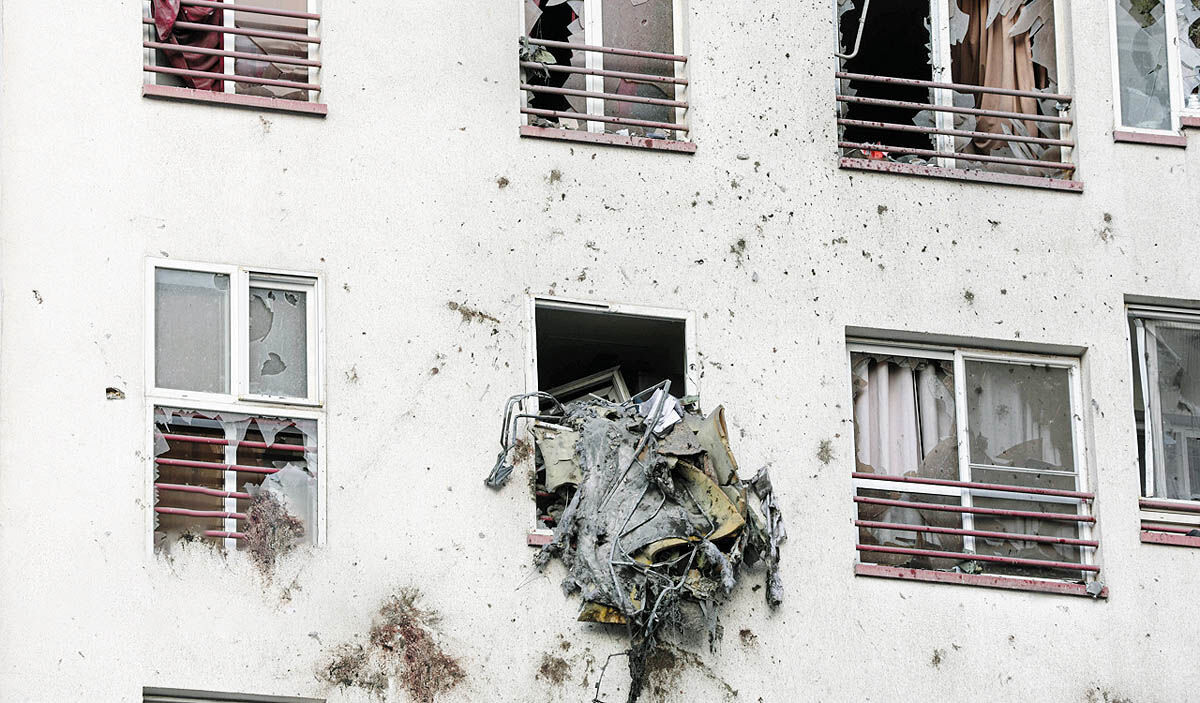 چند ثانیه حیاتی؛ چگونه در زمان انفجار جان خود را حفظ کنیم؟/ امن‌ترین نقاط ساختمان در زمان حملات هوایی/ از چه مکان‌هایی باید دوری کرد؟