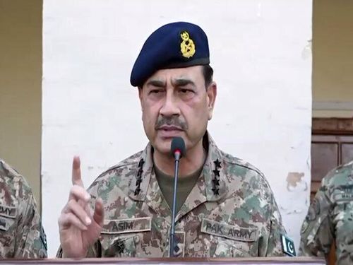 ادعای فایننشال تایمز درباره تلاش های ژنرال قدرتمند پاکستانی برای پایان دادن به جنگ ایران/ او رابطه گرم با ترامپ دارد/  پاکستان از معدود متحدان آمریکا در همسایگی ایران است که از حملات تهران در امان مانده است