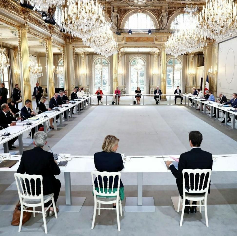 دولت جدید فرانسه / وزیران زن بیشتر از مردان + عکس

