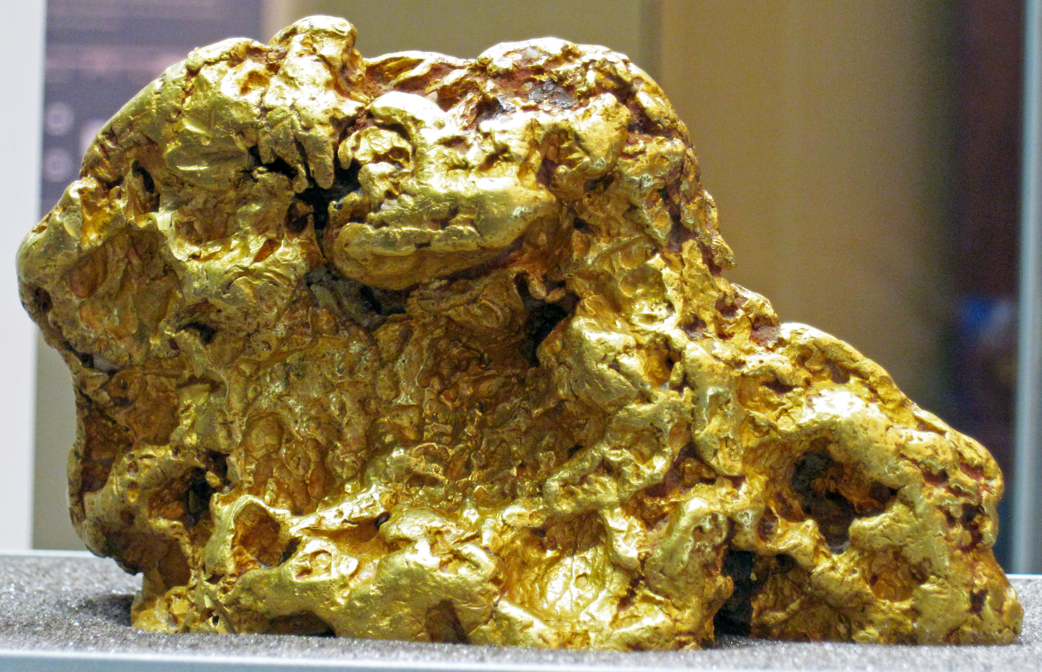 قیمت طلا 1900 دلار را رد کرد