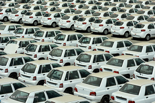 یک خودروساز می‌خواهد ۱۱ هزار خودروی تولید ۱۴۰۰ را مدل ۱۴۰۱ پلاک کند