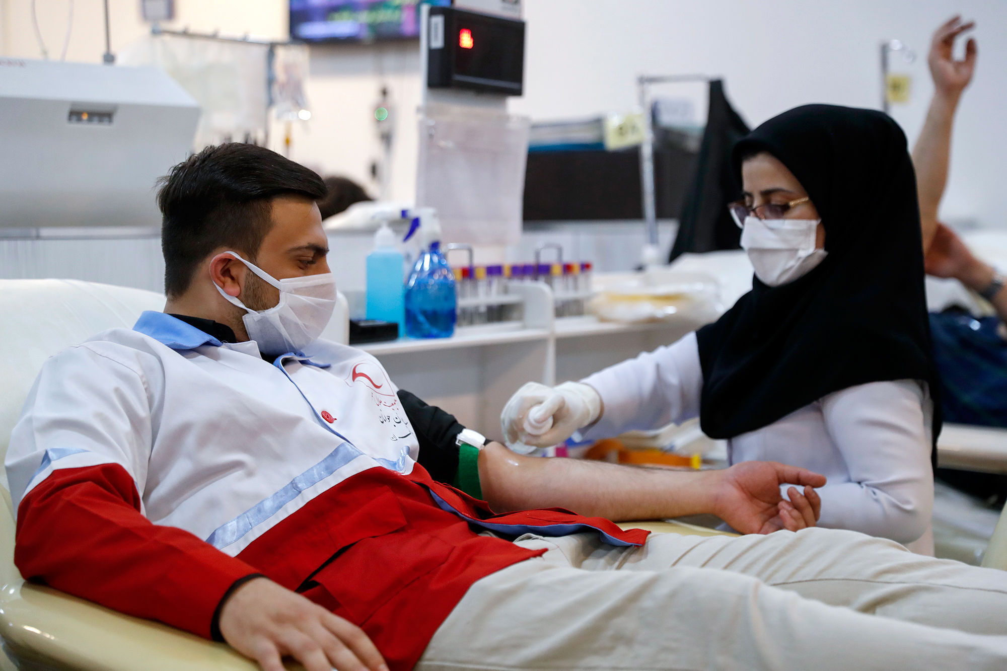 آمار پایین اهدای خون توسط زنان و جوانان/ نیاز به مراجعه ۱۵۰۰ اهداکننده در روز