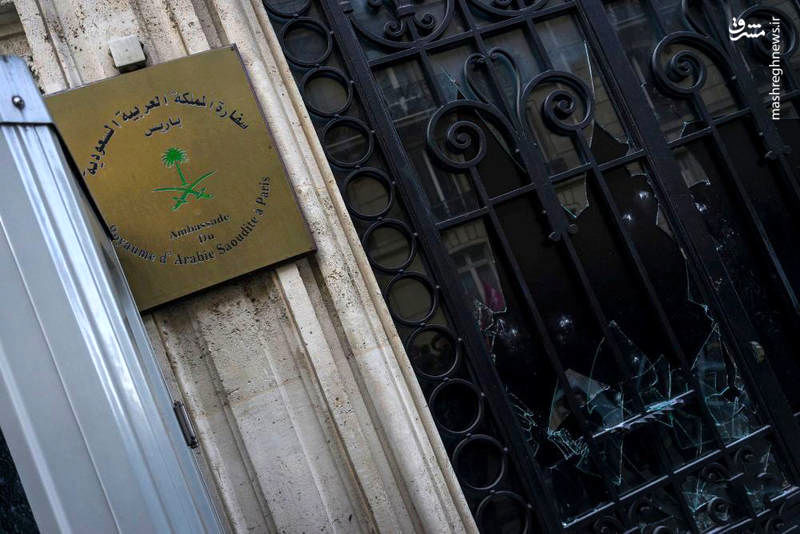 حمله مردم خشمگین فرانسه به سفارت عربستان در پاریس + عکس
