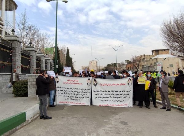 تجمع کارگران مقابل مجلس در اعتراض به  میزان افزایش حقوق ۱۴۰۱+ عکس