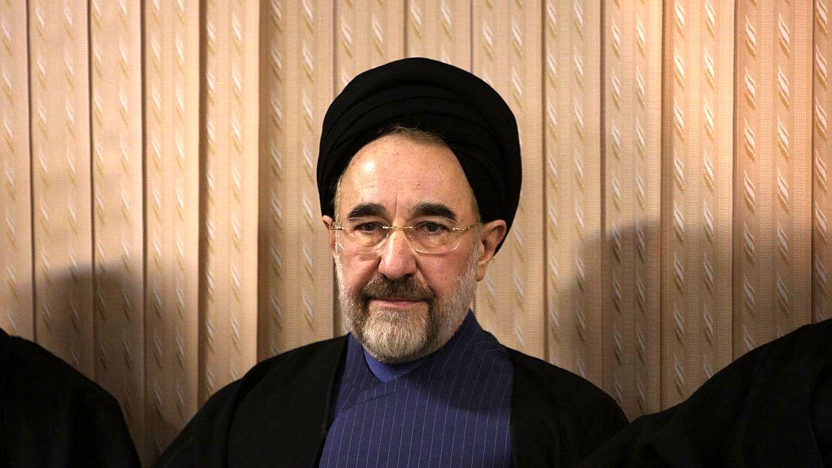 عکسی از سید محمد خاتمی، رئیس دفتر رهبر انقلاب و سید حسن خمینی در کنار هم