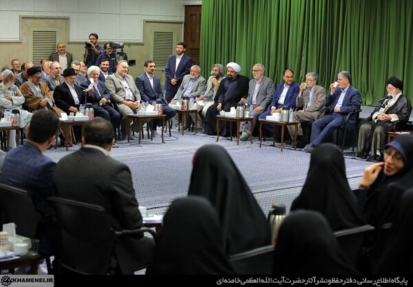 دیدار شاعران با رهبری