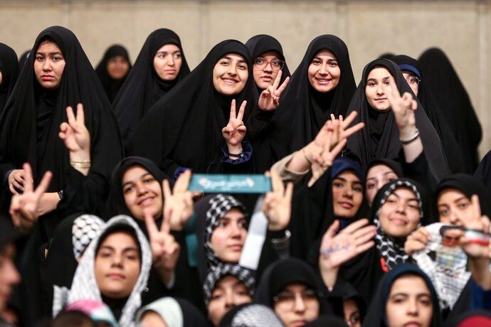 تصاویری خاص و دیدنی از دیدار دانش آموزان با رهبر انقلاب 4