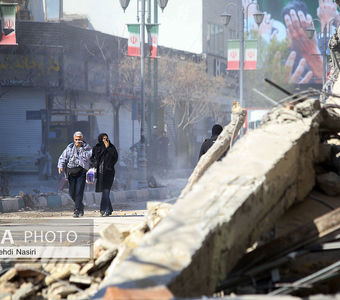 جنگ برای نسل Z چه معنایی دارد؟ | تلفن‌ هایی که نفس‌ را در سینه حبس می‌ کنند | نسلی که جنگ را در کتاب‌ها خوانده بود