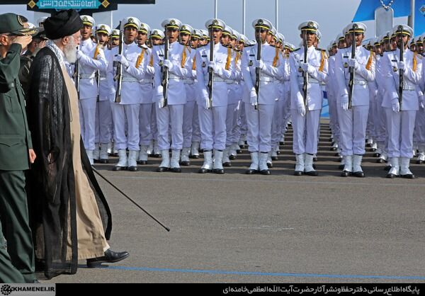 مراسم مشترک دانش‌آموختگی دانشجویان دانشگاه‌های افسری ارتش با حضور مقام معظم رهبری