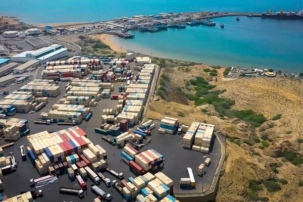 نقش مهم امارات در تجارت خارجی ایران | کوهنورد: ناامنی در منطقه، باعث بروز مشکلات لجستیکی و اخلال در ترانزیت کالا شده است