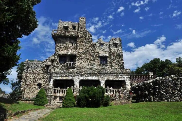 از خانه بشکه ترشی تا قلعه شرلوک هولمز/ عجیب‌ترین خانه‌های آمریکا را ببینید+ تصاویر