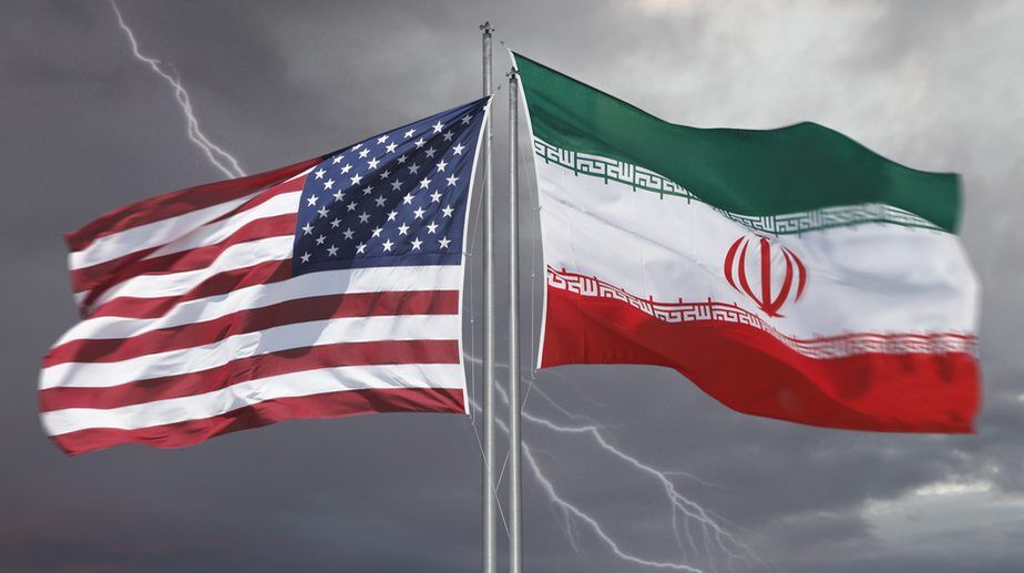 پرواز پهپادهای ایرانی بر فراز ناو هواپیمابر آمریکایی+فیلم