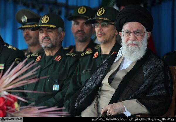 مراسم مشترک دانش‌آموختگی دانشجویان دانشگاه‌های افسری ارتش با حضور مقام معظم رهبری