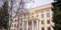 حمله یک مرد به سفارت روسیه در بخارست/ او خودش را آتش زد+ فیلم