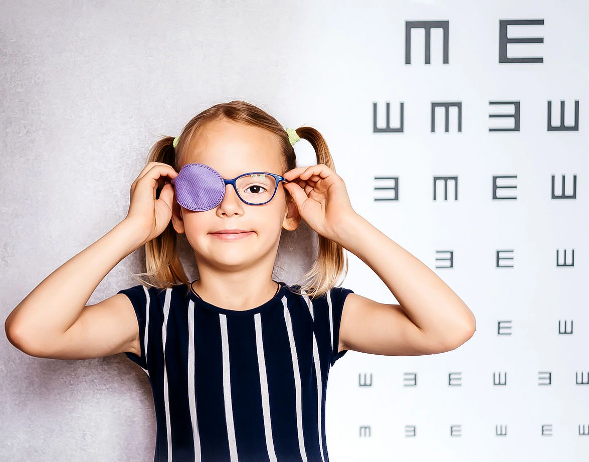 نکات مهم و راه درمان برای تنبلی چشم کودکان 