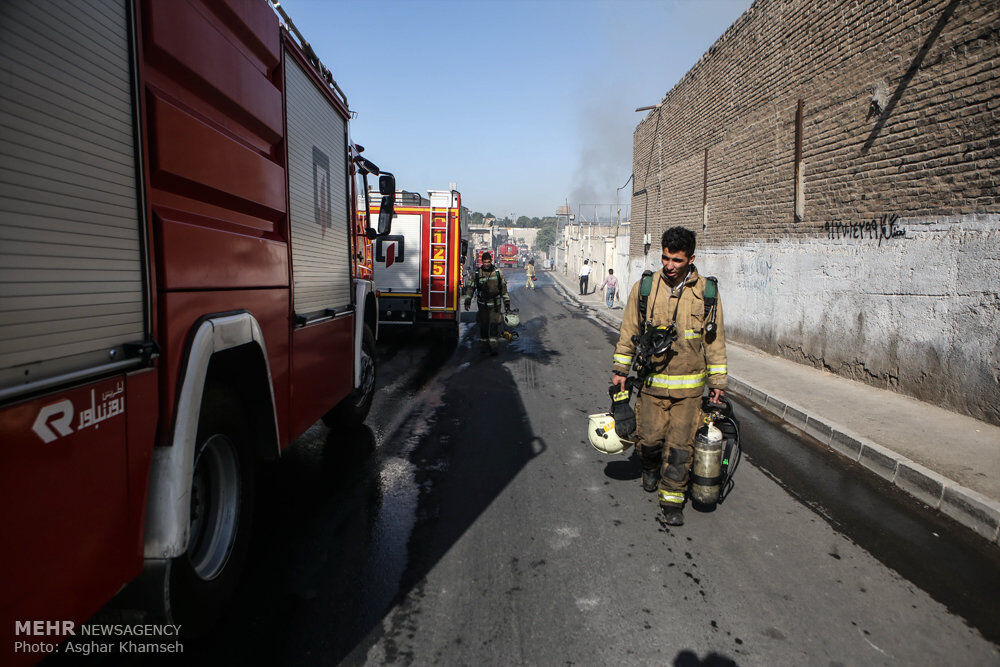 حریق مجتمع اداری در خیابان گاندی تهران

