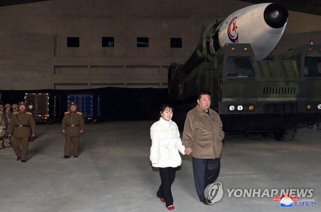 تصاویری متفاوت از رهبر کره شمالی و دخترش