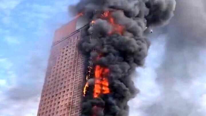 تصاویری هولناک از لحظه انفجار یک برج 300 متری+فیلم