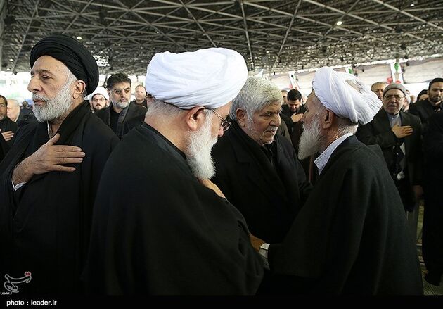 اقامه نماز بر پیکر آیت الله هاشمی رفسنجانی توسط مقام معظم رهبری