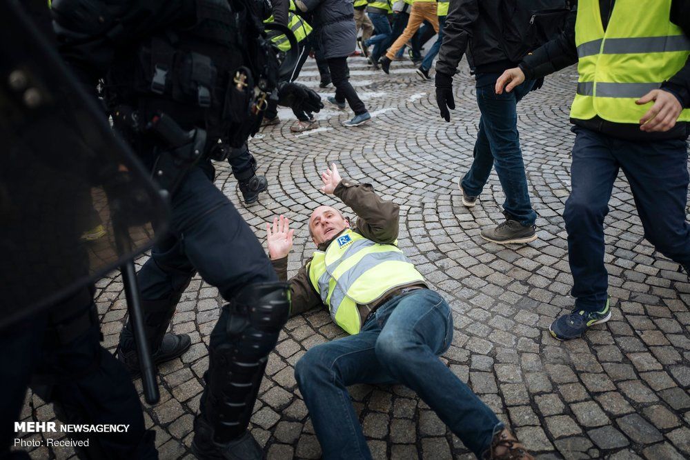 تصاویری از درگیری جلیقه‌زردها و پلیس در فرانسه 