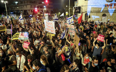 تظاهرات گسترده خانواده‌های اسرای اسرائیل مقابل خانه نتانیاهو