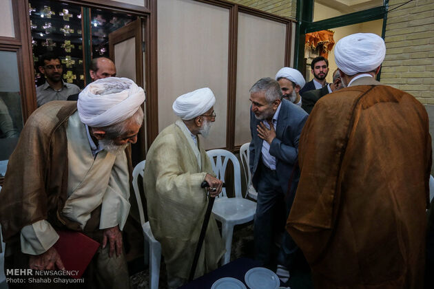تصاویر مراسم ختم همسر آیت الله علم الهدی