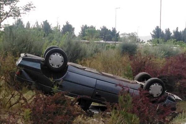 واژگونی وحشتناک 2 خودرو بر اثر حریق در آزادراه تهران-کرج